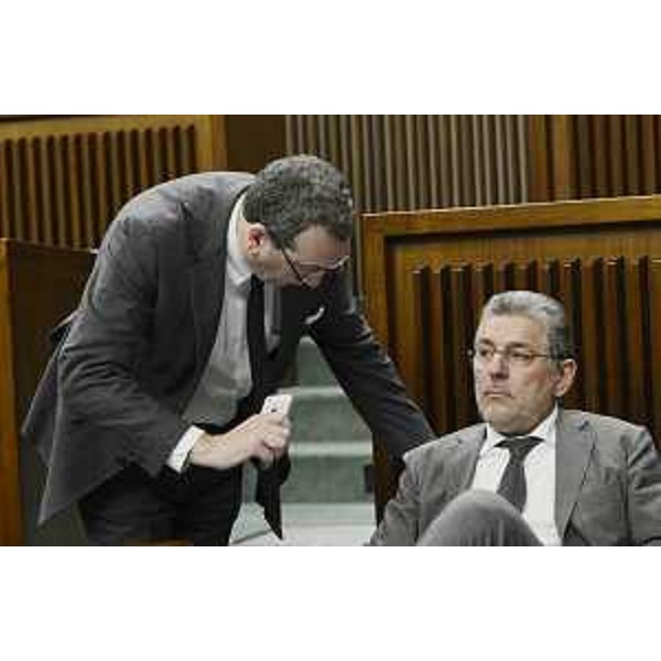 Sergio Bolzonello (Vicepresidente FVG e assessore regionale Attività produttive) ed Alessandro Colautti (Consigliere regionale) durante l'esame della Finanziaria 2014, in Consiglio regionale - Trieste 11/12/2013