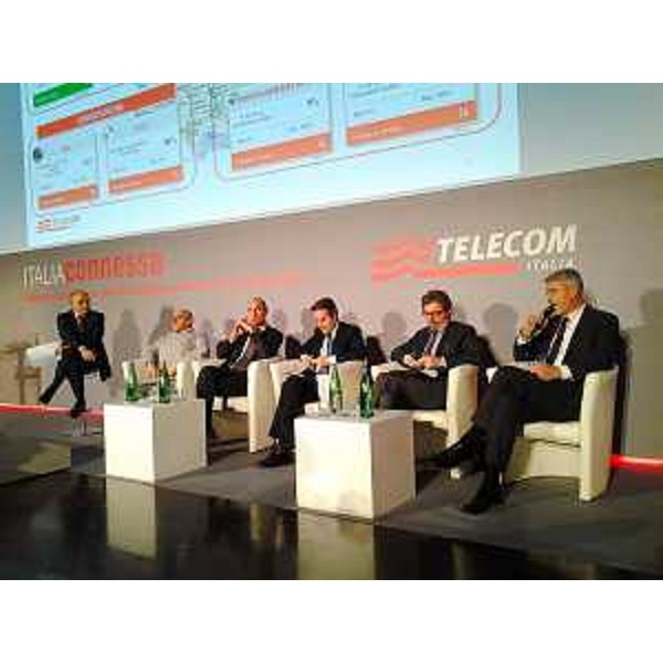 Paolo Panontin (Assessore regionale Funzione pubblica, Autonomie locali, Coordinamento Riforme) interviene all'incontro "Futuro e Innovazione, perché il digitale non resti solo in Agenda", al MAXXI - Roma 12/12/2013