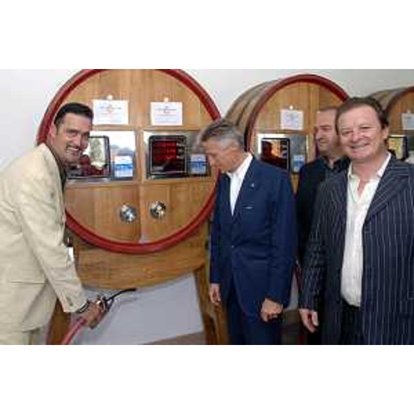Riccardo Illy (Presidente Regione Friuli Venezia Giulia) inaugura la Sede della Cantina Produttori di Codroipo. (Frazione di Rivolto 26/05/07)