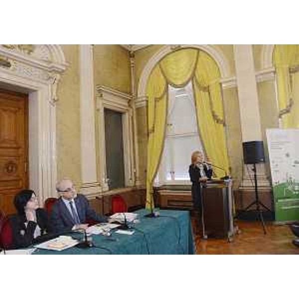 Sara Vito (Assessore regionale Ambiente ed Energia), Maurizio Trevisan (Moderatore) e Silvia Caruso (Sindaco San Canzian d'Isonzo) al convegno "La governance in Friuli Venezia Giulia, un diverso approccio allo sviluppo di un'economia sostenibile - Governance regionale e coinvolgimento degli stakeholder locali" - Trieste 17/12/2013