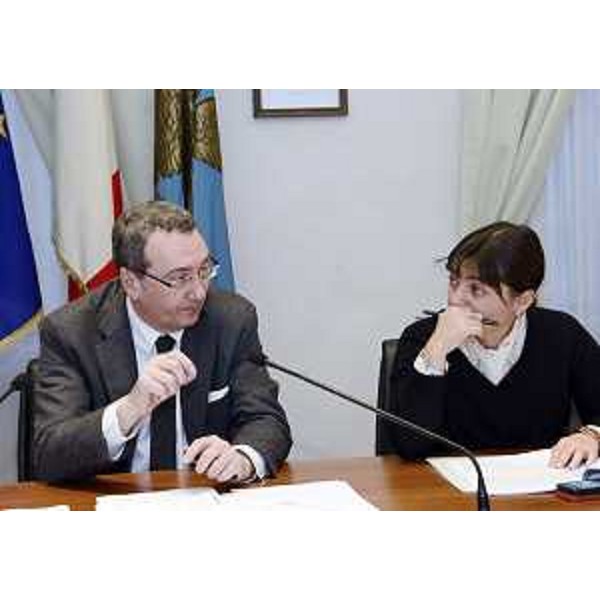 Sergio Bolzonello (Vicepresidente FVG e assessore regionale Attività produttive) e Debora Serracchiani (Presidente Friuli Venezia Giulia) al Tavolo di concertazione con le parti sociali - Trieste 17/12/2013