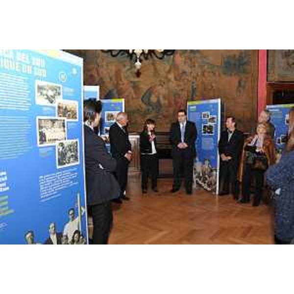 Lorenzo Pelizzo (Presidente Banca Cividale), Debora Serracchiani (Presidente Friuli Venezia Giulia) e Cesare Costantini (Direttore ERAPLE FVG) all'inaugurazione della mostra "In Viaggio" nella sede di Rappresentanza del Friuli Venezia Giulia - Roma 19/12/2013