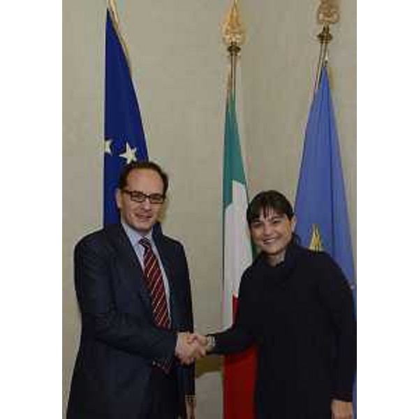 Giuseppe Manzo (Ambasciatore d'Italia a Belgrado) e Debora Serracchiani (Presidente Friuli Venezia Giulia) - Trieste 21/12/2013