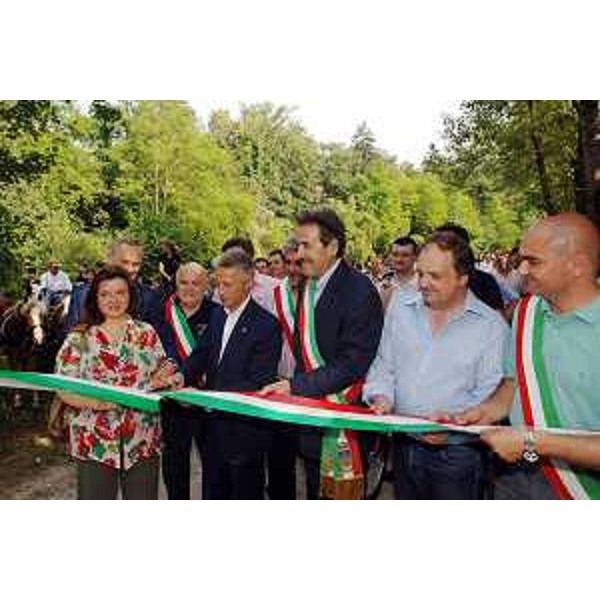 Riccardo Illy (Presidente Regione Friuli Venezia Giulia) inaugura il percorso ippoturistico, ciclistico e pedonale a Tavagnacco. (Tavagnacco 26/05/07)