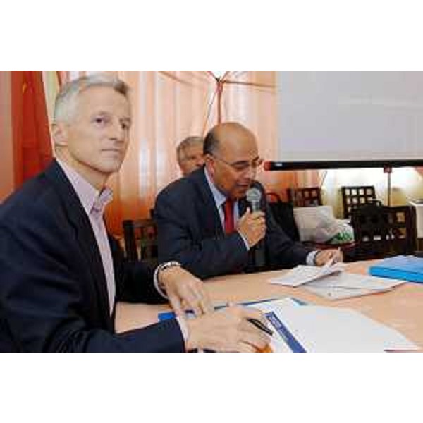 Riccardo Illy (Presidente Regione Friuli Venezia Giulia) e Franco Latti (Direttore Agenzia delle Entrate del FVG) al seminario promosso dall'Agenzia delle Entrate del Friuli Venezia Giulia sul tema "Innovazione: la sfida del futuro". (Lignano Sabbiadoro 31/05/07)