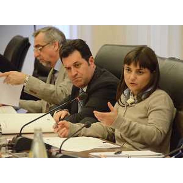 Franco Iacop (Presidente Consiglio regionale) e Debora Serracchiani (Presidente Friuli Venezia Giulia), che illustra le strategie di politica internazionale della nuova Amministrazione del FVG alla V Commissione del Consiglio regionale - Trieste 07/01/2014