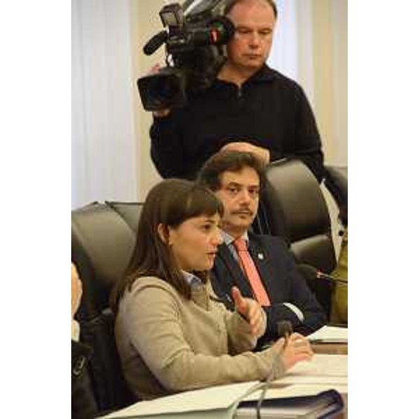 Debora Serracchiani (Presidente Friuli Venezia Giulia), che illustra le strategie di politica internazionale della nuova Amministrazione del FVG alla V Commissione del Consiglio regionale, e Vincenzo Martines (Presidente V Commissione) - Trieste 07/01/2014