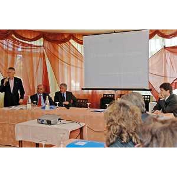 Riccardo Illy (Presidente Regione Friuli Venezia Giulia) e Franco Latti (Direttore Agenzia delle Entrate del FVG) al seminario promosso dall'Agenzia delle Entrate del Friuli Venezia Giulia sul tema "Innovazione: la sfida del futuro". (Lignano Sabbiadoro 31/05/07)