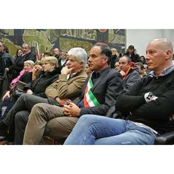 I sindaci Claudio Pedrotti (Pordenone) e Stefano Turchet (Porcia) durante l'incontro con le delegazioni di lavoratori degli stabilimenti Electrolux di Porcia (PN) e di Susegana (TV) - Trieste 17/01/2014