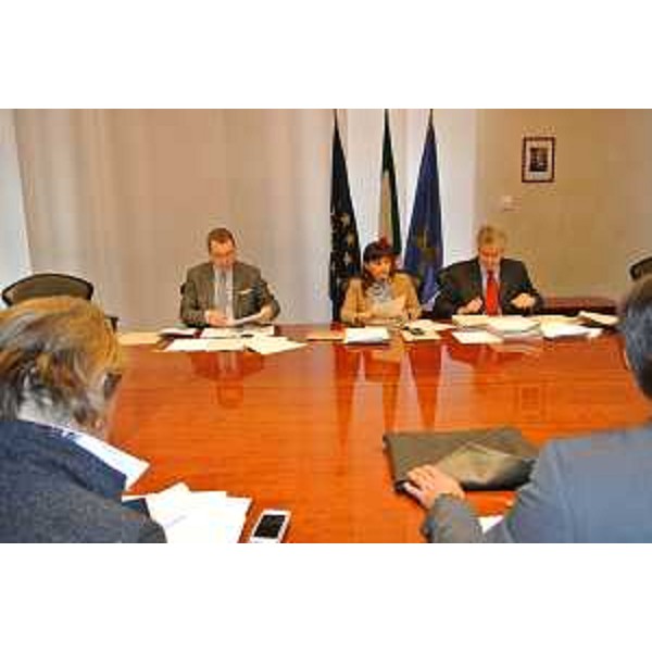 Sergio Bolzonello (Vicepresidente FVG e assessore regionale Attività produttive), Debora Serracchiani (Presidente Friuli Venezia Giulia) e Daniele Bertuzzi (Segretario generale Presidenza Giunta FVG) durante la riunione della Giunta regionale - Trieste 17/01/2014