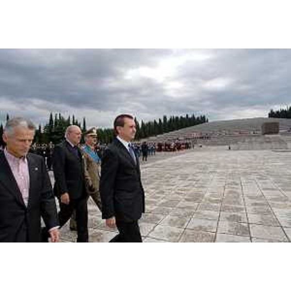 Riccardo Illy (Presidente Regione Friuli Venezia Giulia) ed Ettore Rosato (Sottosegretario Interni) a Redipuglia per il 61° anniversario della costituzione della Repubblica. (Redipuglia 02/06/07) 