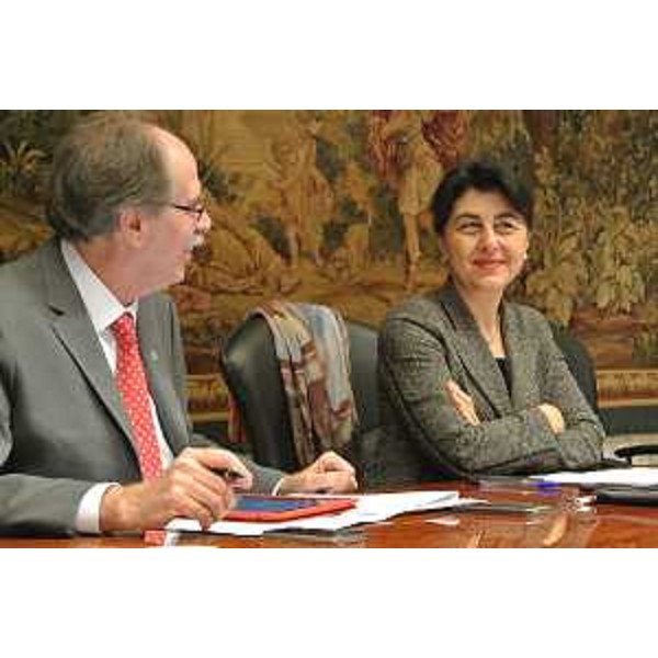 Gli assessori regionali Gianni Torrenti (Cultura) e Mariagrazia Santoro (Infrastrutture) durante la riunione della Giunta regionale - Trieste 17/01/2014
