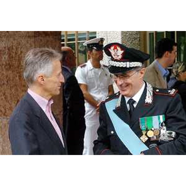 Riccardo Illy (Presidente Regione Friuli Venezia Giulia) e B. Nedo Lavagi (Comandante Generale Regione Carabinieri FVG) alla celebrazione ufficiale del 193° Annuale della fondazione dell'Arma, alla Caserma "Attilio Basso" di Udine. (Udine 05/06/07)