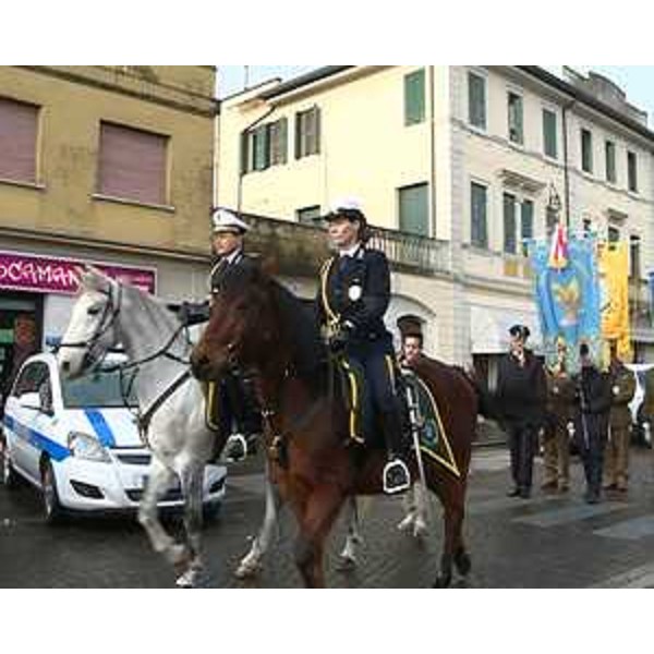 Agenti di Polizia alle celebrazioni per la V Giornata regionale della Polizia locale e del suo patrono San Sebastiano - Azzano X 20/01/2014