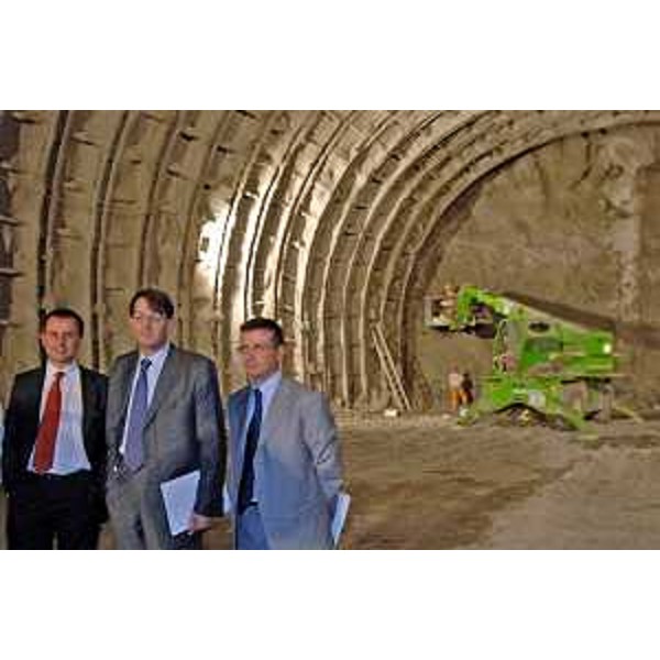 Ettore Rosato (Sottosegretario Interni), Lodovico Sonego (Assessore regionale Infrastrutture) e Ugo Dibennardo (capo Compartimento ANAS) durante il sopralluogo ai cantieri della Lacotisce-Rabuiese. (Trieste 05/06/07)