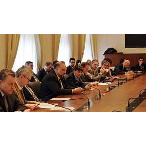 Debora Serracchiani (Presidente Friuli Venezia Giulia), Roberto Cosolini (sindaco di Trieste) e Piero Nardi (commissario straordinario Lucchini) alla riunione del Tavolo sulla Ferriera di Servola – Trieste, 24/01/2014