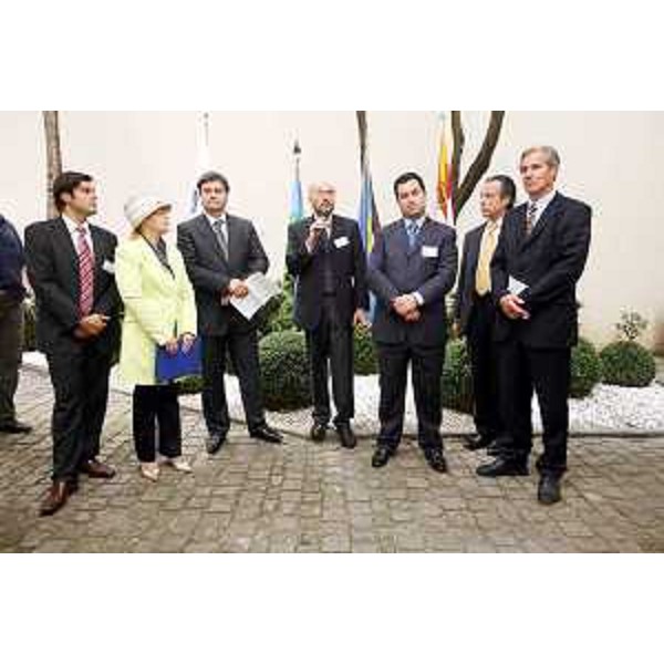 Franco Iacop (Assessore regionale Relazioni internazionali, comunitarie e Autonomie locali), con i rappresentanti delle Regioni, apre la "Casa comune del FVG" al Cantone di Sarajevo (Bosnia). (Bruxelles 07/06/07)