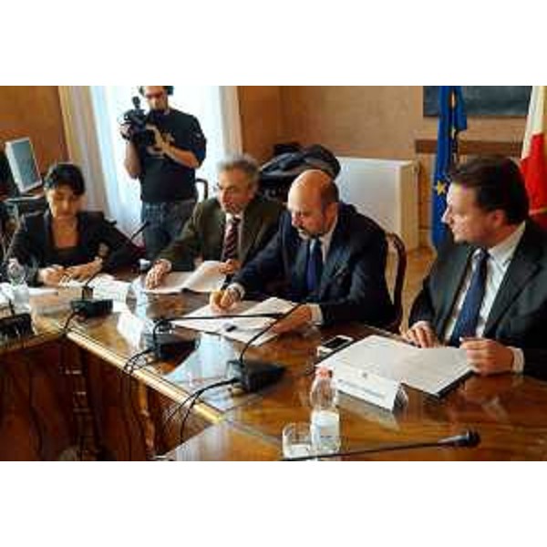 Mariagrazia Santoro (Assessore regionale Pianificazione territoriale) all’incontro interregionale e firma dell’accordo per lo sviluppo della filiera del pioppo – Venezia 29/01/2014