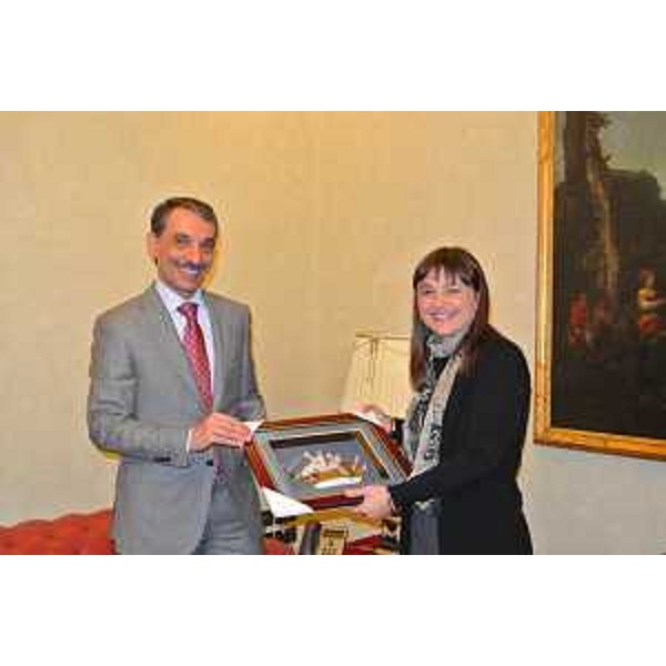 Debora Serracchiani (Presidente Friuli Venezia Giulia) con Abdulnaser Bokhador (console generale del Kuwait) – Trieste 31/01/2014