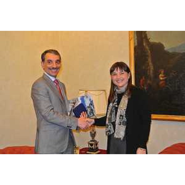 Debora Serracchiani (Presidente Friuli Venezia Giulia) con Abdulnaser Bokhador (console generale del Kuwait) – Trieste 31/01/2014