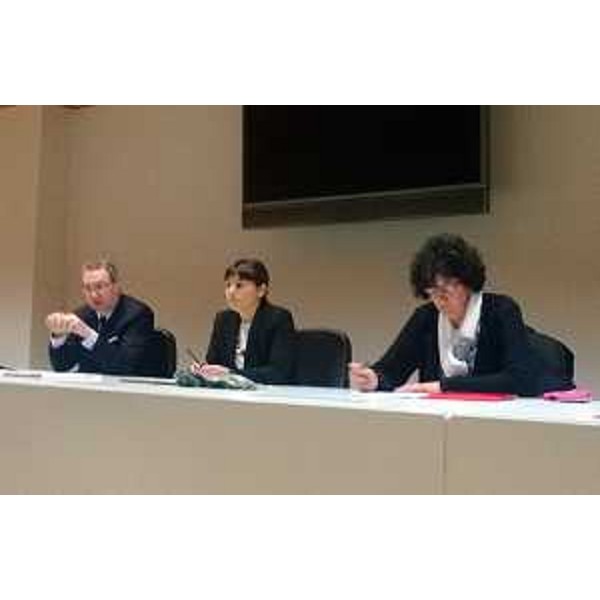 Debora Serracchiani (Presidente Friuli Venezia Giulia), Sergio Bolzonello (Vicepresidente FVG e assessore regionale Attività produttive) e Loredana Panariti (Assessore regionale Lavoro) alla riunione per la concertazione sulla situazione Electrolux – Udine 03/02/2014