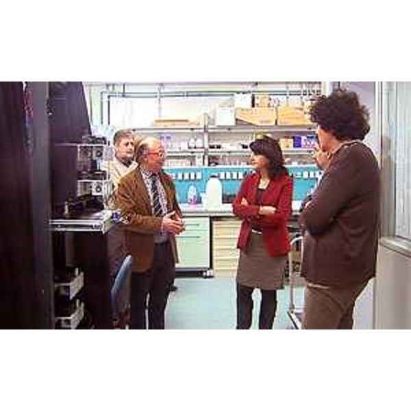 Mariagrazia Santoro (Assessore regionale Università) e Loredana Panariti (Assessore regionale Ricerca) con Guido Martinelli (direttore Sissa) – Trieste, 06/02/2014