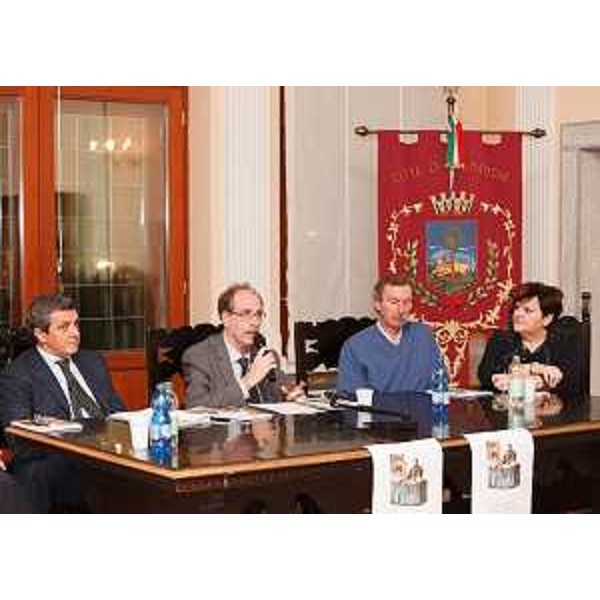 Gianni Torrenti (assessore regionale Cultura), Francesco Martines (sindaco Palmanova), Adriana Danielis (vicesindaco Palmanova) e Alberto Prelli (scrittore) alla presentazione del XV volume della collana “Quaderni del Civico Museo Storico” – Palmanova 08/02/2014