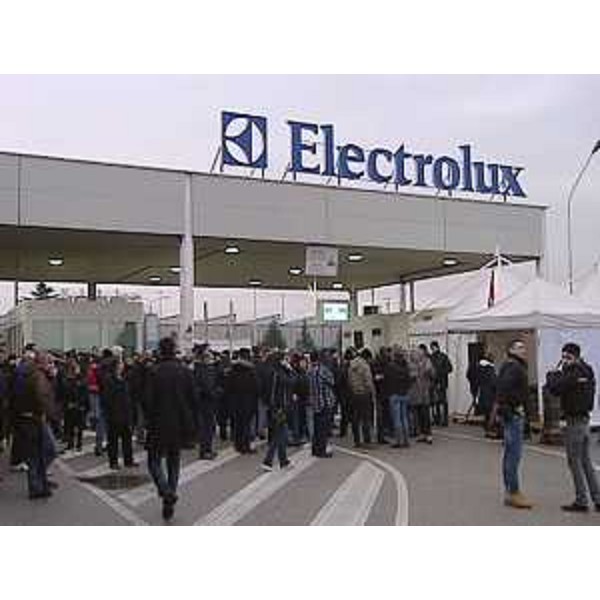 Presidio dei lavoratori all'ingresso della Electrolux - Porcia 11/02/2014