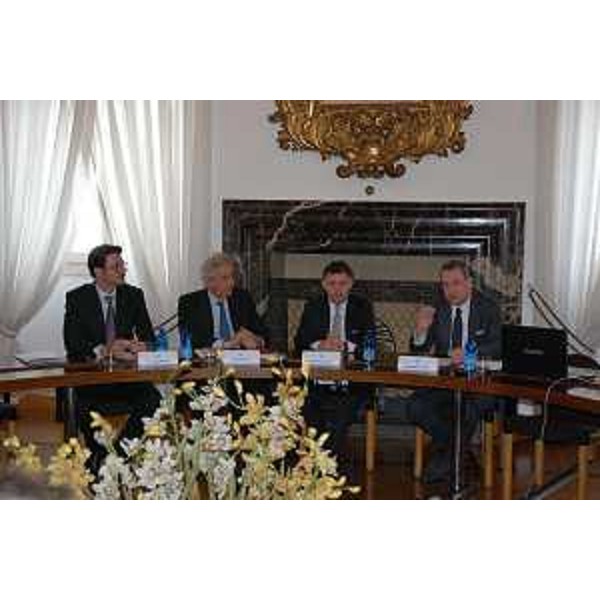 Sergio Bolzonello (Vicepresidente FVG e assessore regionale Attività produttive) e Giorgio Visentini (Manager Thermokey SpA) all'incontro con Confindustria Udine sul Piano di rilancio della Thermokey SpA - Udine 13/02/2014