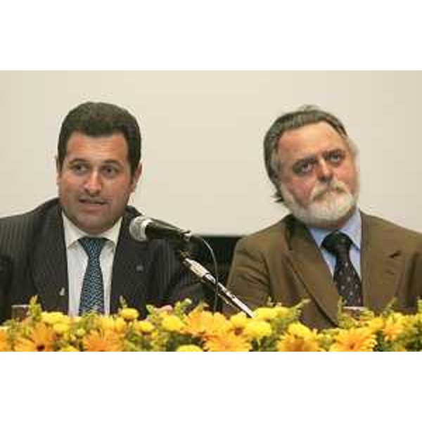 Franco Iacop (Assessore regionale Relazioni Internazionali) con Adhemar Gabriel Bahadian (Ambasciatore Brasile) al workshop sull'internazionalizzazione dei territori, presso l'Ambasciata brasiliana in Italia. (Roma 12/06/07) 