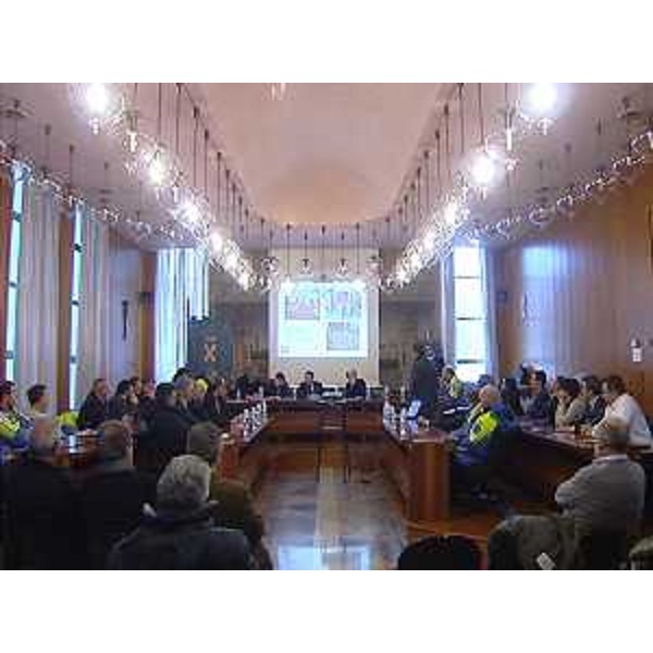 Debora Serracchiani (Presidente Friuli Venezia Giulia) e Paolo Panontin (Assessore regionale Protezione civile) nella Sala del Consiglio comunale - Codroipo 22/02/2014