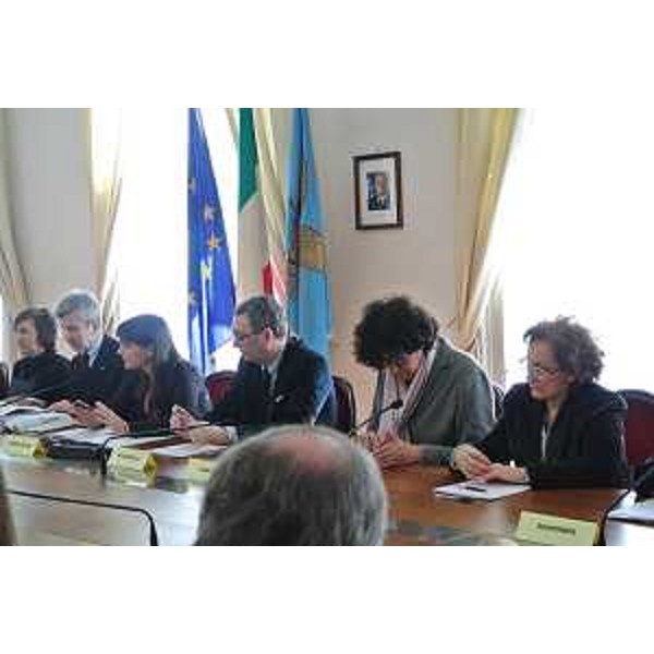 R.Polverini e C.Damiano (Vicepresidente e presidente XI Commissione Lavoro Camera Deputati), D.Serracchiani (Presidente Friuli Venezia Giulia), S.Bolzonello (Vicepresidente FVG e Assessore regionale Attività produttive), L.Panariti (Assessore Lavoro FVG) e F.A.Garufi (Prefetto Trieste) al Tavolo della Commissione Lavoro della Camera dei Deputati - Trieste 24/02/2014