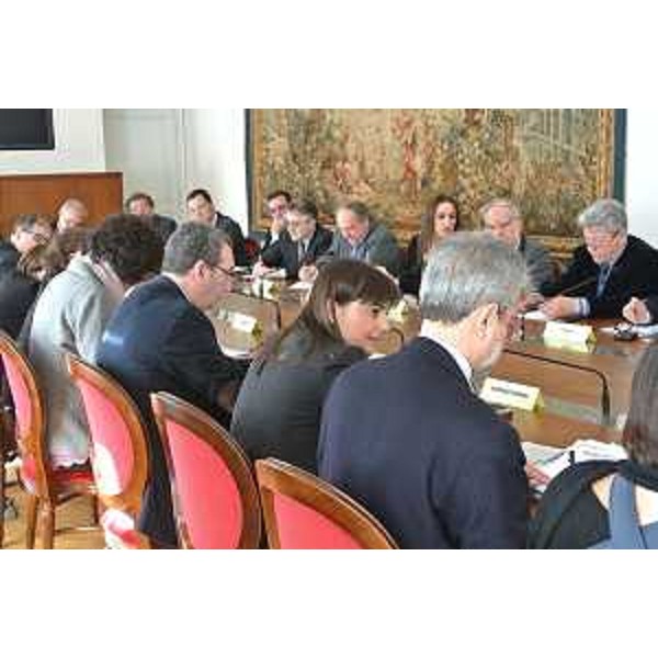Tavolo della Commissione Lavoro della Camera dei Deputati, con Sergio Bolzonello (Vicepresidente FVG e Assessore regionale Attività produttive), Debora Serracchiani (Presidente Friuli Venezia Giulia) e Cesare Damiano (Presidente XI Commissione Lavoro Camera Deputati) - Trieste 24/02/2014