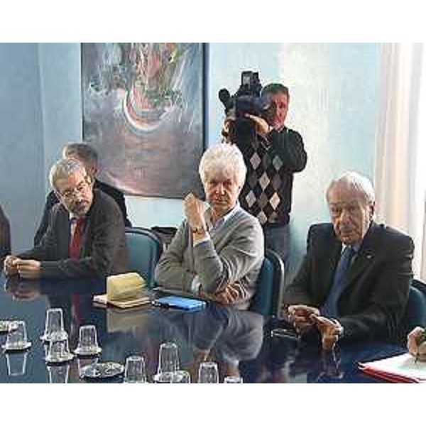 I sindaci Furio Honsell (Udine), Claudio Pedrotti (Pordenone) ed Ettore Romoli (Gorizia) durante la riunione per la definizione degli spazi finanziari del Patto di stabilità interno, in Consiglio regionale - Trieste 26/02/2014