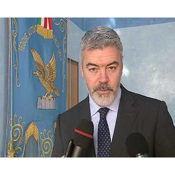 Paolo Panontin (Assessore regionale Autonomie locali) durante la riunione per la definizione degli spazi finanziari del Patto di stabilità interno, in Consiglio regionale - Trieste 26/02/2014
