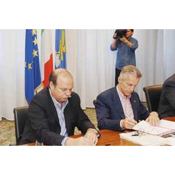Riccardo Illy (Presidente Regione Friuli Venezia Giulia) e Gianfranco Moretton (Assessore regionale Ambiente e Vicepresidente) alla riunione di Giunta a Udine. (Udine 14/06/07)