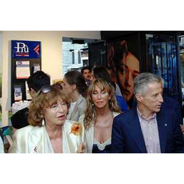Riccardo Illy (Presidente Regione Friuli Venezia Giulia) con Inge Feltrinelli (Presidente Casa Editrice Feltrinelli) all'inaugurazione della libreria "La Feltrinelli Libri e Musica" a Trieste. (Trieste 15/06/07) 