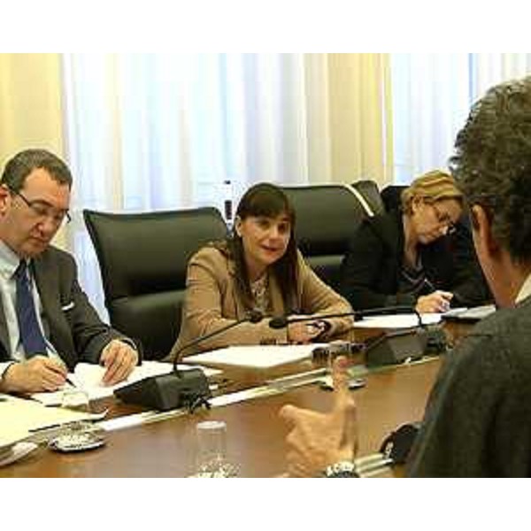 Sergio Bolzonello (Vicepresidente FVG e assessore regionale Attività produttive) e Debora Serracchiani (Presidente Friuli Venezia Giulia) al Tavolo sulla crisi della Sertubi, in Consiglio regionale - Trieste 26/02/2014