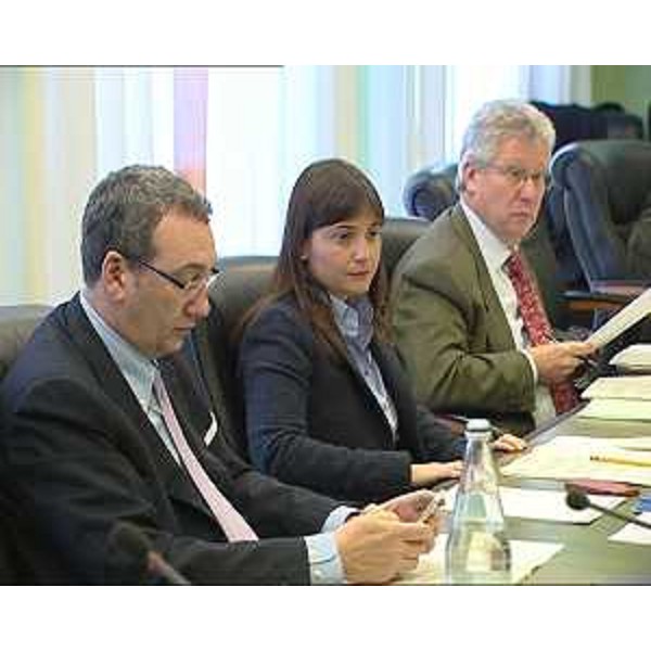 Sergio Bolzonello (Vicepresidente FVG e assessore regionale Attività produttive, Commercio, Cooperazione, Risorse agricole e forestali), Debora Serracchiani (Presidente Friuli Venezia Giulia) e Daniele Bertuzzi (Segretario generale Presidenza Giunta FVG) durante la riunione della Giunta, in Consiglio regionale - Trieste 27/02/2014
