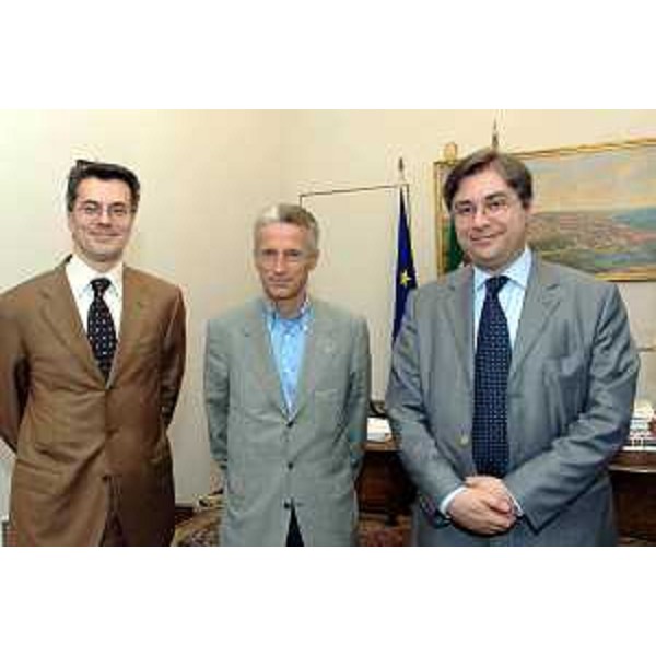 Ezio Beltrame (Assessore regionale Salute), Riccardo Illy (Presidente Regione Friuli Venezia Giulia) e Francesco Peroni (Rettore Università Trieste) alla sottoscrizione dell'estensione del Protocollo d'intesa Regione-Università al Burlo Garofolo di Trieste. (Trieste 18/06/07)