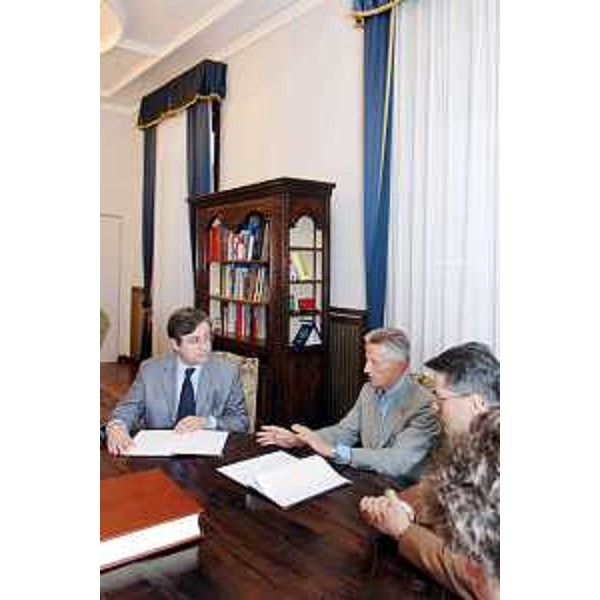 Francesco Peroni (Rettore Università Trieste), Riccardo Illy (Presidente Regione Friuli Venezia Giulia) ed Ezio Beltrame (Assessore regionale Salute) alla sottoscrizione dell'estensione del Protocollo d'intesa Regione-Università al Burlo Garofolo di Trieste. (Trieste 18/06/07)