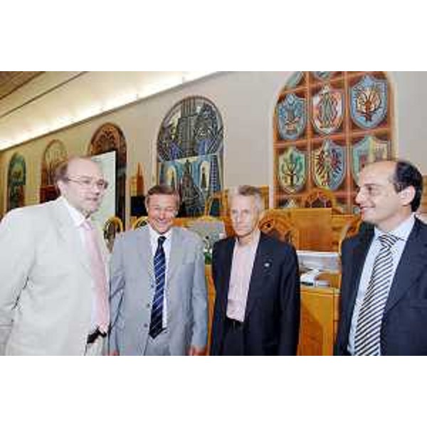 Riccardo Illy (Presidente Regione Friuli Venezia Giulia), Lorenzo Dellai (Presidente Regione Trentino-Alto Adige), Josep Ejarque (Direttore generale Turismo FVG) e Adriano Dalpez (Presidente Trentino School of Management) al "Summit del turismo nelle regioni", a Trento. (Trento 20/06/07) 