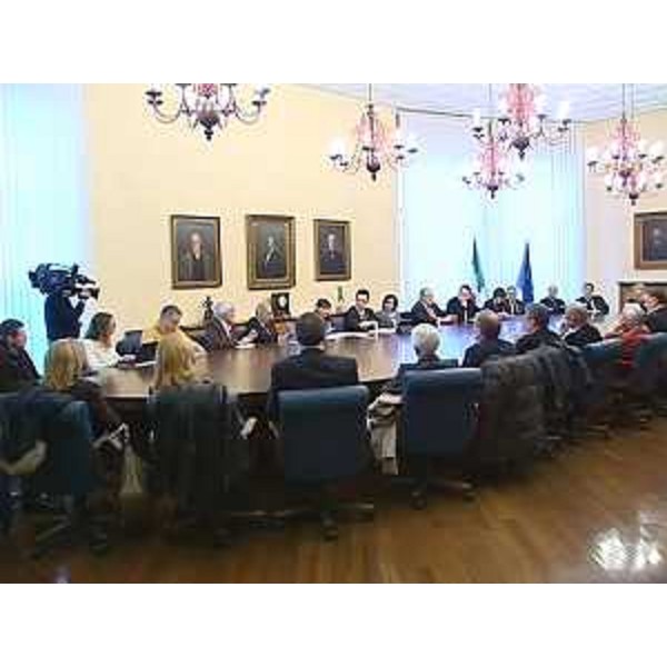 Tavolo dell'incontro tra Debora Serracchiani (Presidente Friuli Venezia Giulia) e i sindaci della provincia di Gorizia, nella sede della CCIAA - Gorizia 03/03/2014