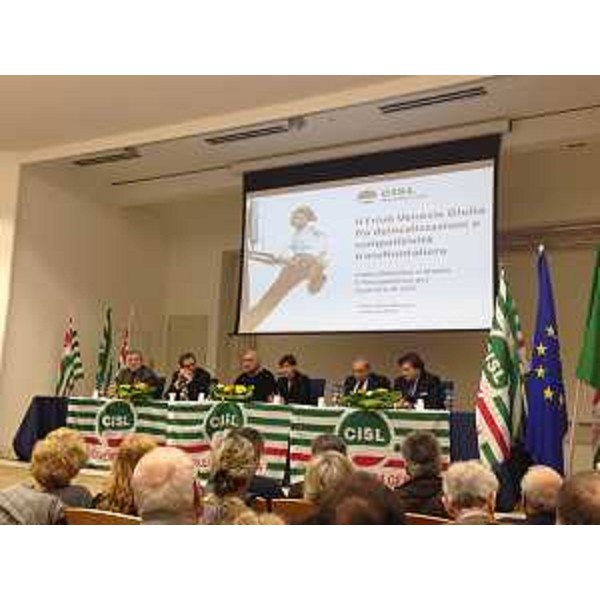 Debora Serracchiani (Presidente Friuli Venezia Giulia) interviene al convegno della CISL "Il Friuli Venezia Giulia fra delocalizzazioni e competitività transfrontaliera. Come rilanciare il lavoro e l'occupazione per superare la crisi" - Pordenone 04/03/2014