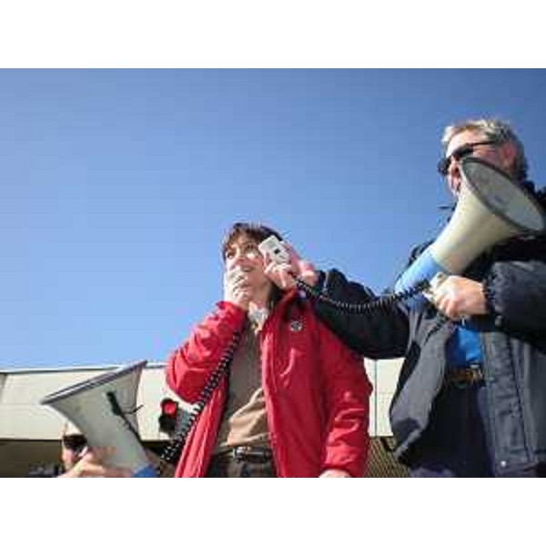 Debora Serracchiani (Presidente Friuli Venezia Giulia) all'assemblea aperta dei lavoratori dell'Electrolux, nel piazzale dello stabilimento - Porcia 07/03/2014