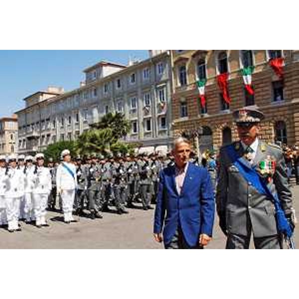 Riccardo Illy (Presidente Regione Friuli Venezia Giulia) e Fabrizio Lisi (Generale, Comandante regionale della Guardia di Finanza) alla cerimonia per il 233° anniversario di fondazione della Guardia di Finanza, a Trieste. (Trieste 26/06/07)