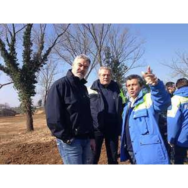 Paolo Panontin e Guglielmo Berlasso (Assessore regionale e direttore Protezione civile FVG) con Francesco Martines (Sindaco Palmanova) nel corso delle operazioni di pulizia della cinta fortificata - Palmanova 08/03/2014