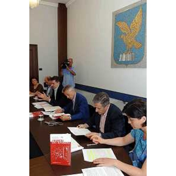 Riccardo Illy (Presidente Regione Autonoma Friuli Venezia Giulia) ed Ezio Beltrame (Assessore regionale Salute e Protezione sociale) alla presentazione del Rapporto sulla condizione dei minori, a Trieste. (Trieste 26/06/07)