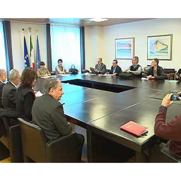 Debora Serracchiani (Presidente Friuli Venezia Giulia) e Mariagrazia Santoro (Assessore regionale Infrastrutture e Mobilità) nel corso dell'incontro con rappresentanti dell'autotrasporto - Udine 10/03/2014