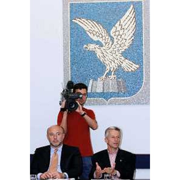 Enrico Bertossi (Assessore regionale Attività produttive) e Riccardo Illy (Presidente Regione Friuli Venezia Giulia) alla conferenza stampa di presentazione della stagione dei concerti estate 2007, a Trieste. (Trieste 27/06/07)